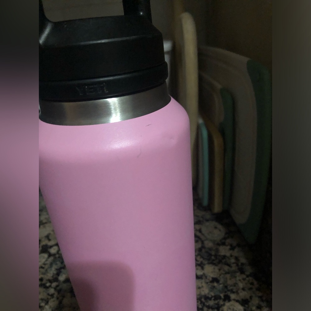 YETI 46oz limited edition color Power Pink Chug Rambler with extra Straw Lid - Picture 14 of 15